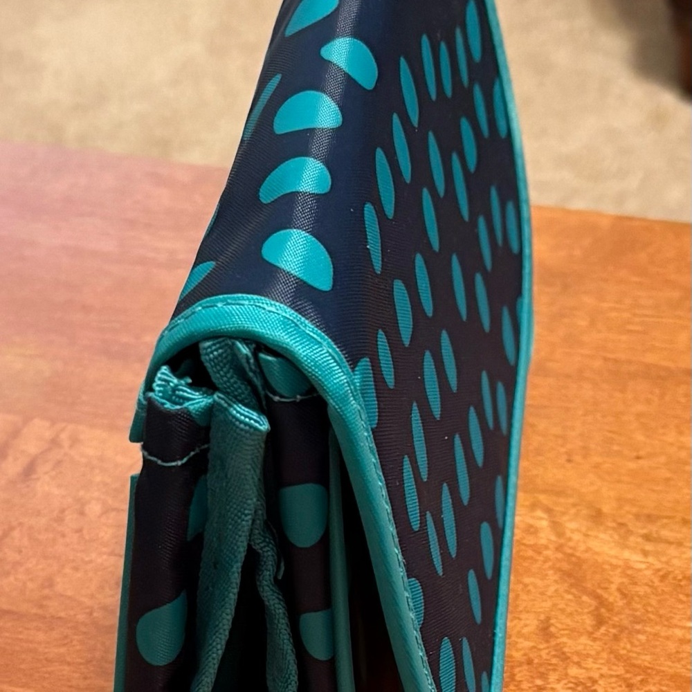 Thirty-One Makeup Travel Bag with Mirror. Never used. - Picture 3 of 5
